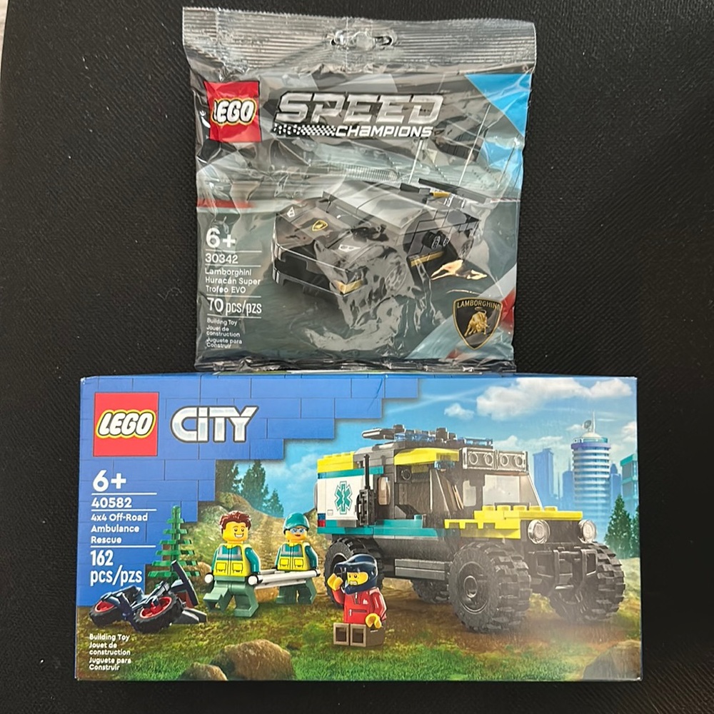 Lego 40582 4x4 Off-Road Ambulance Rescue plus FREE gift